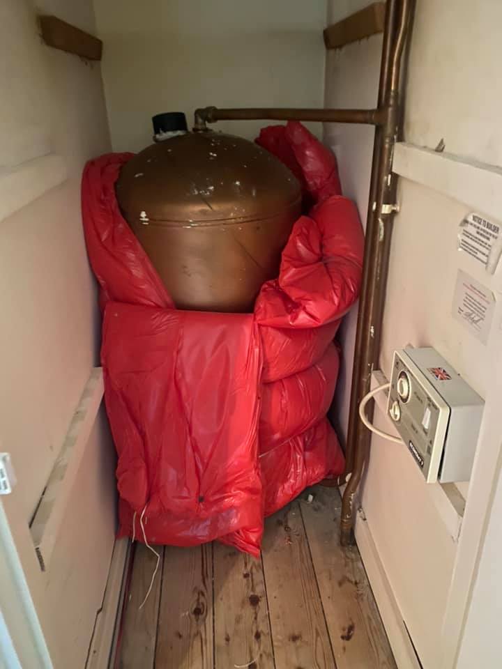 //www.smtplumbingandheating.co.uk/wp-content/uploads/2017/07/tank-repair.jpg